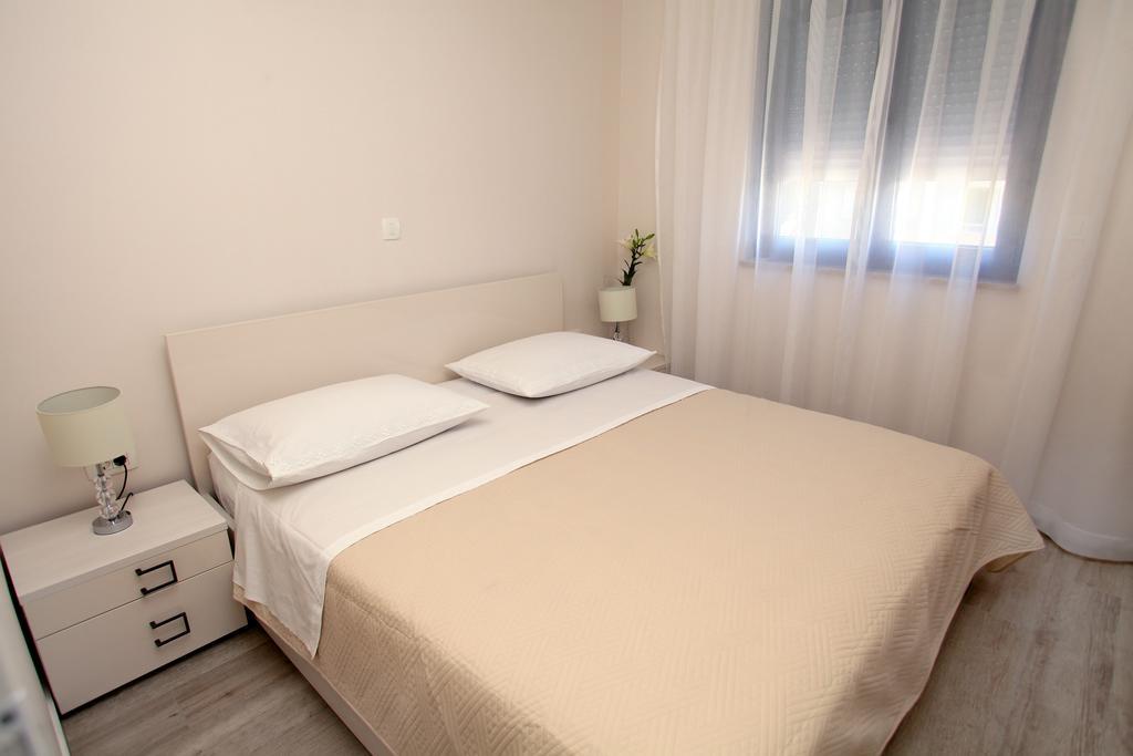 Apartments Villa Aquamarie โตรกีร์ ภายนอก รูปภาพ