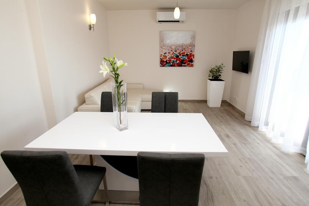 Apartments Villa Aquamarie โตรกีร์ ภายนอก รูปภาพ