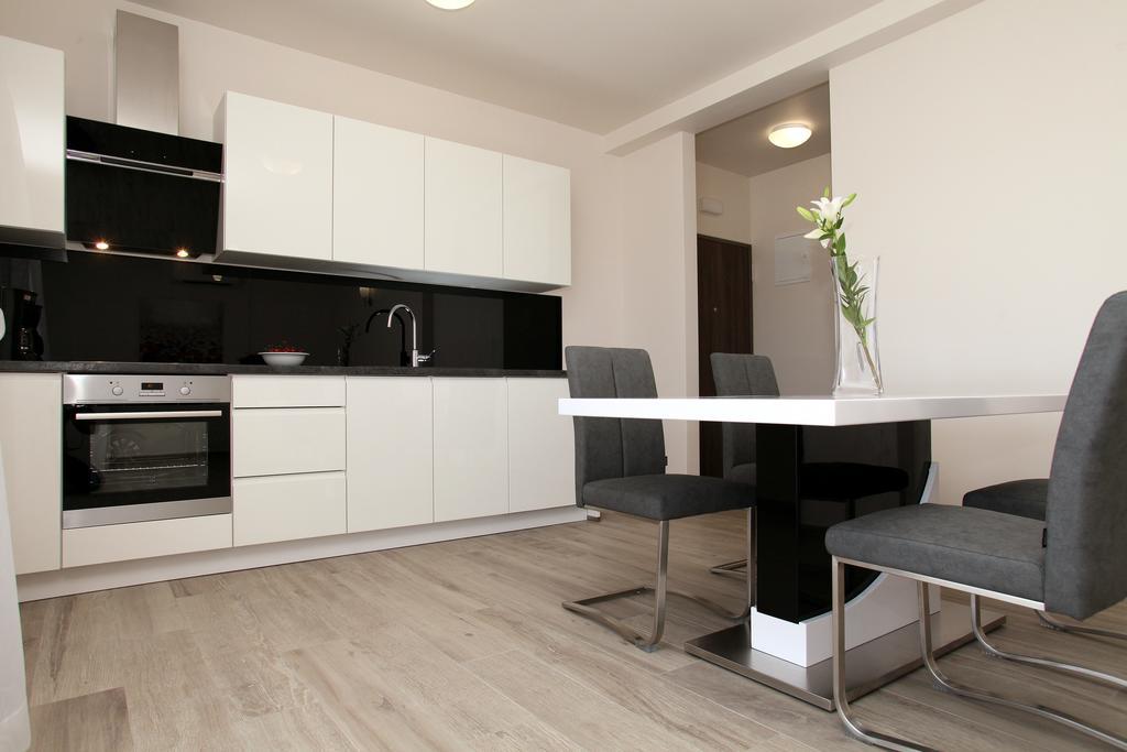 Apartments Villa Aquamarie โตรกีร์ ภายนอก รูปภาพ