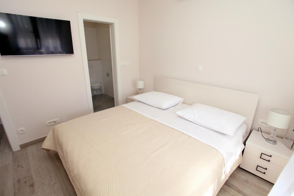 Apartments Villa Aquamarie โตรกีร์ ภายนอก รูปภาพ
