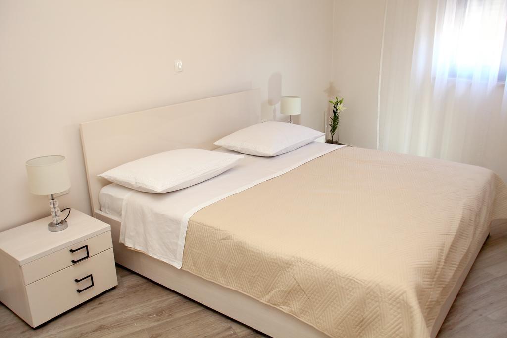 Apartments Villa Aquamarie โตรกีร์ ภายนอก รูปภาพ