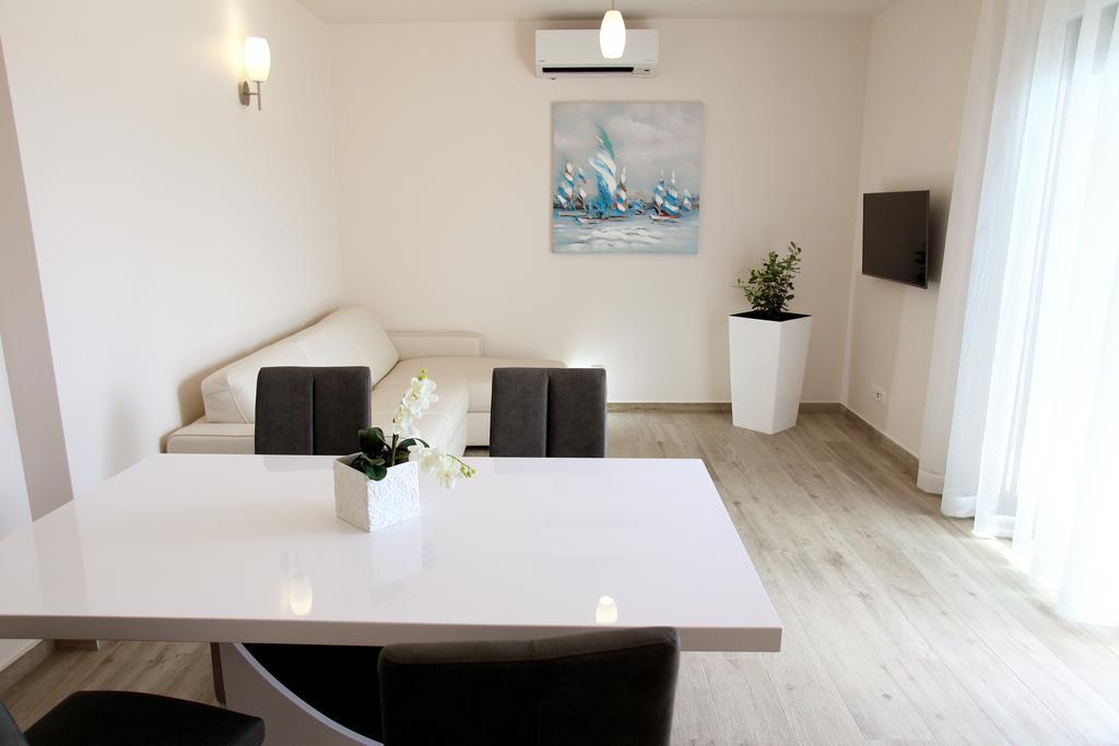 Apartments Villa Aquamarie โตรกีร์ ภายนอก รูปภาพ