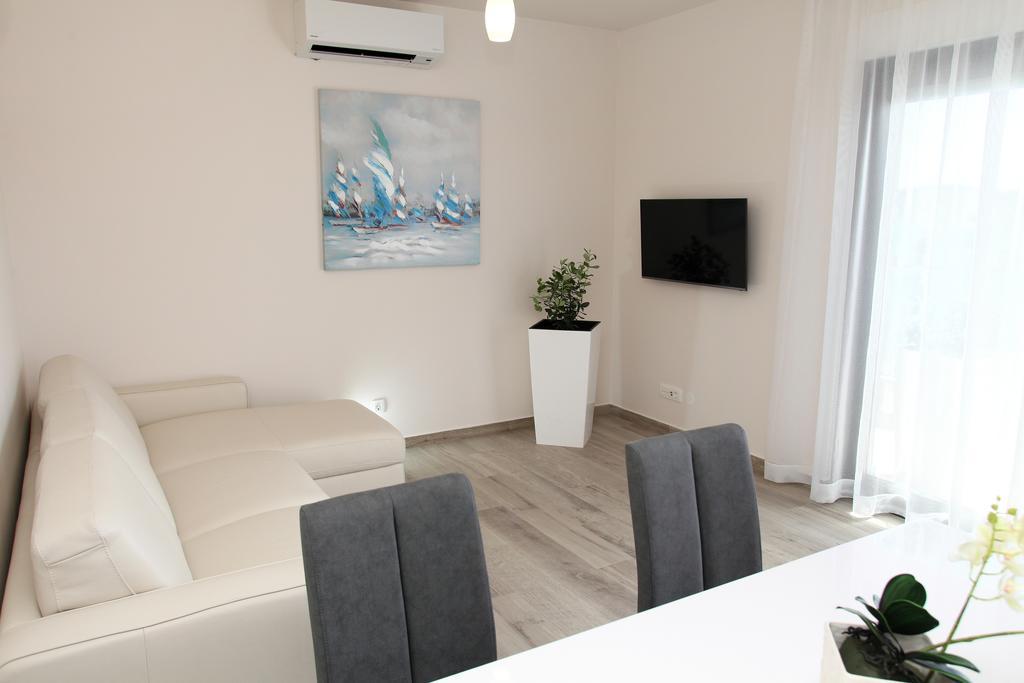 Apartments Villa Aquamarie โตรกีร์ ภายนอก รูปภาพ