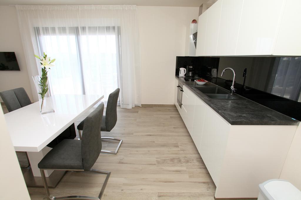 Apartments Villa Aquamarie โตรกีร์ ภายนอก รูปภาพ