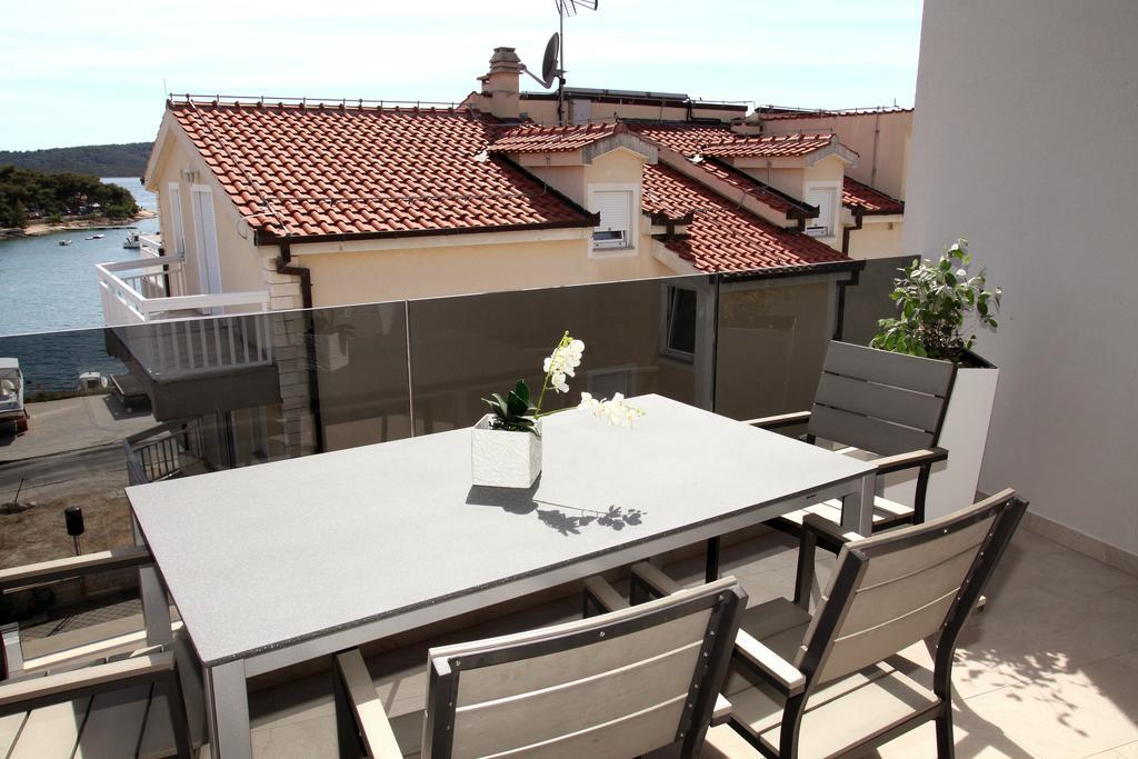 Apartments Villa Aquamarie โตรกีร์ ภายนอก รูปภาพ