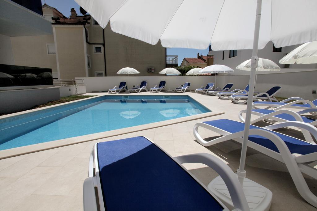 Apartments Villa Aquamarie โตรกีร์ ภายนอก รูปภาพ