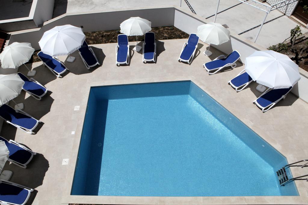 Apartments Villa Aquamarie โตรกีร์ ภายนอก รูปภาพ
