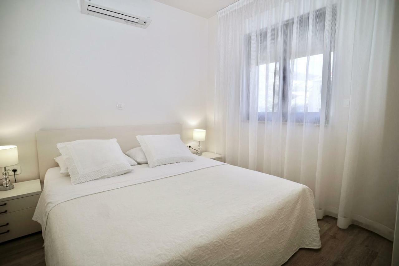 Apartments Villa Aquamarie โตรกีร์ ภายนอก รูปภาพ