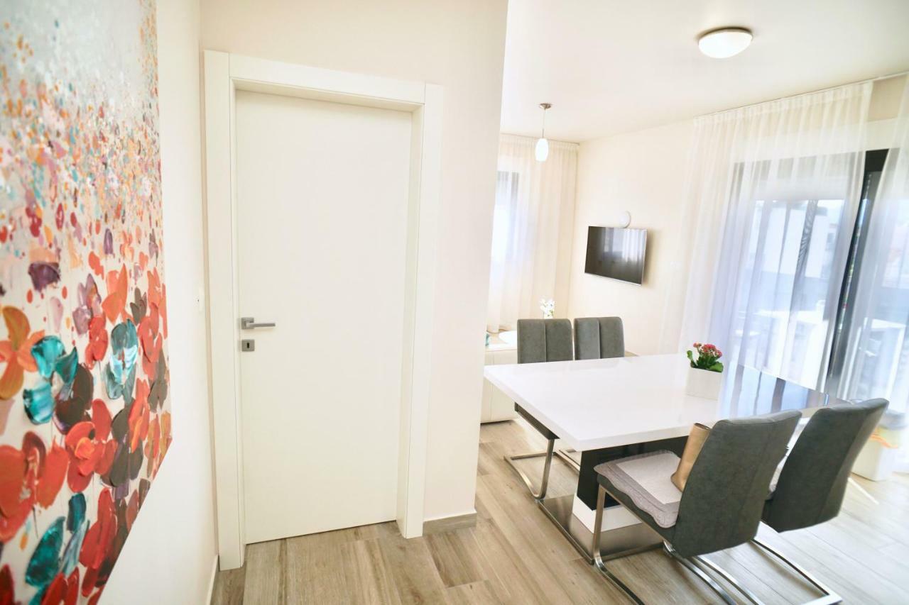 Apartments Villa Aquamarie โตรกีร์ ภายนอก รูปภาพ