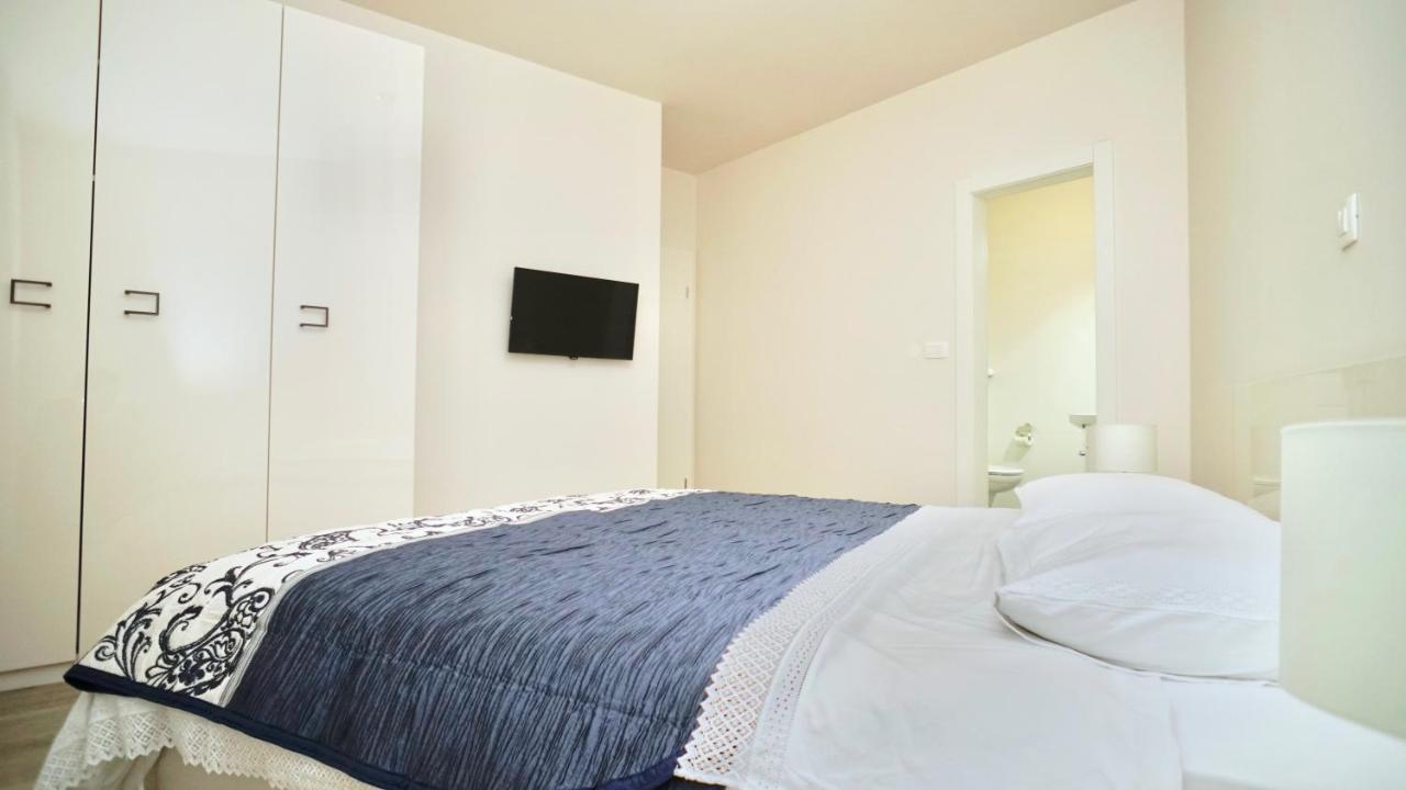 Apartments Villa Aquamarie โตรกีร์ ภายนอก รูปภาพ